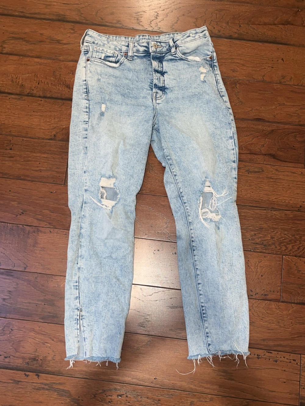 Old Navy Light Blue Distressed Cropped Jeans